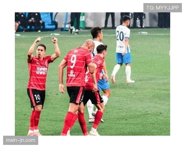 【2026年4月中超联赛·人物·转会传闻：一家英冠俱乐部有意在夏季引进成都蓉城当红国脚